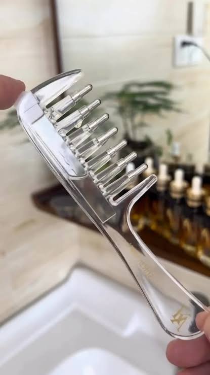 Hair Oil Applicator Comb – Oil Comb & Hair Oil Dispenser